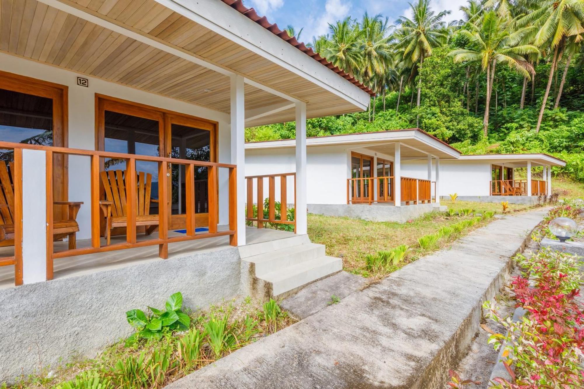 Thalassa Dive Resort Lembeh Airtembaga Exteriör bild