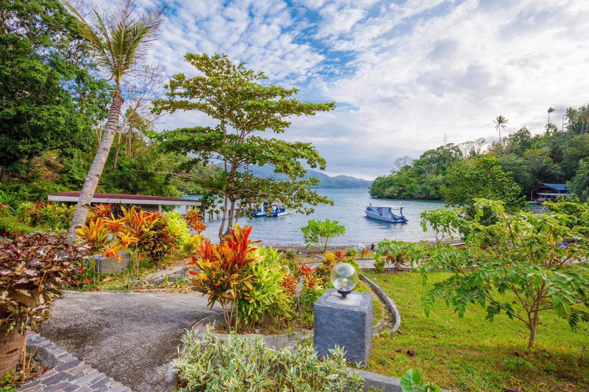 Thalassa Dive Resort Lembeh Airtembaga Exteriör bild